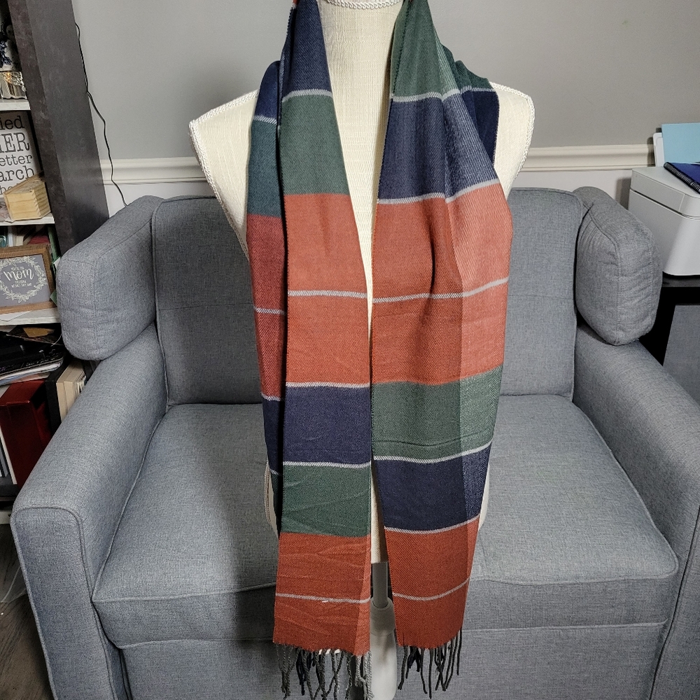 New Cashmere Feel scarf. 100% Acrylic